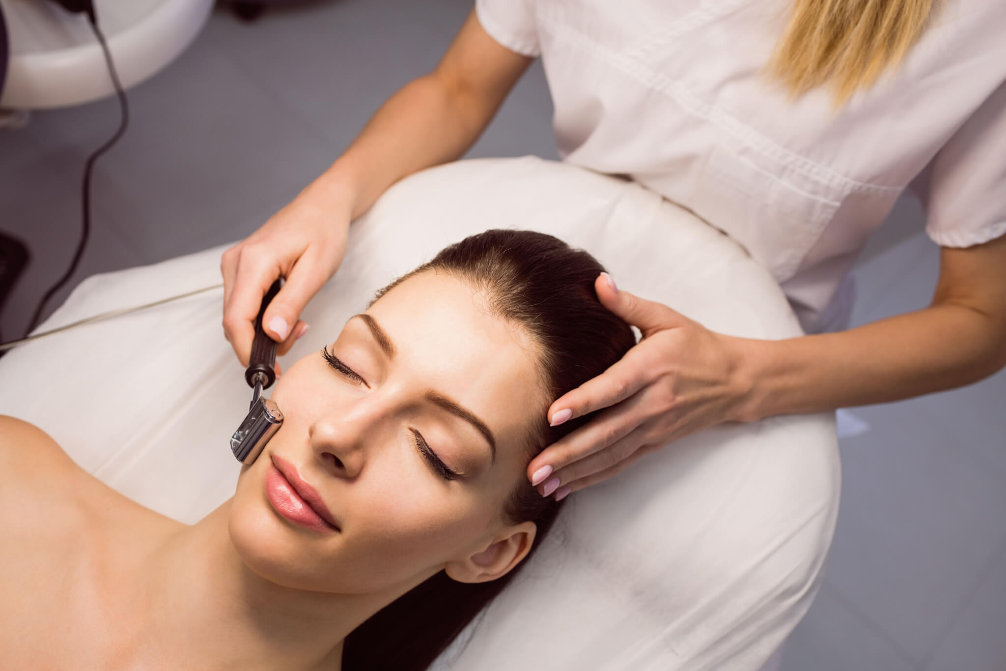 Diamond Glow Facial in NYC: Get Radiant, Rejuvenated Skin at Derm Artisan